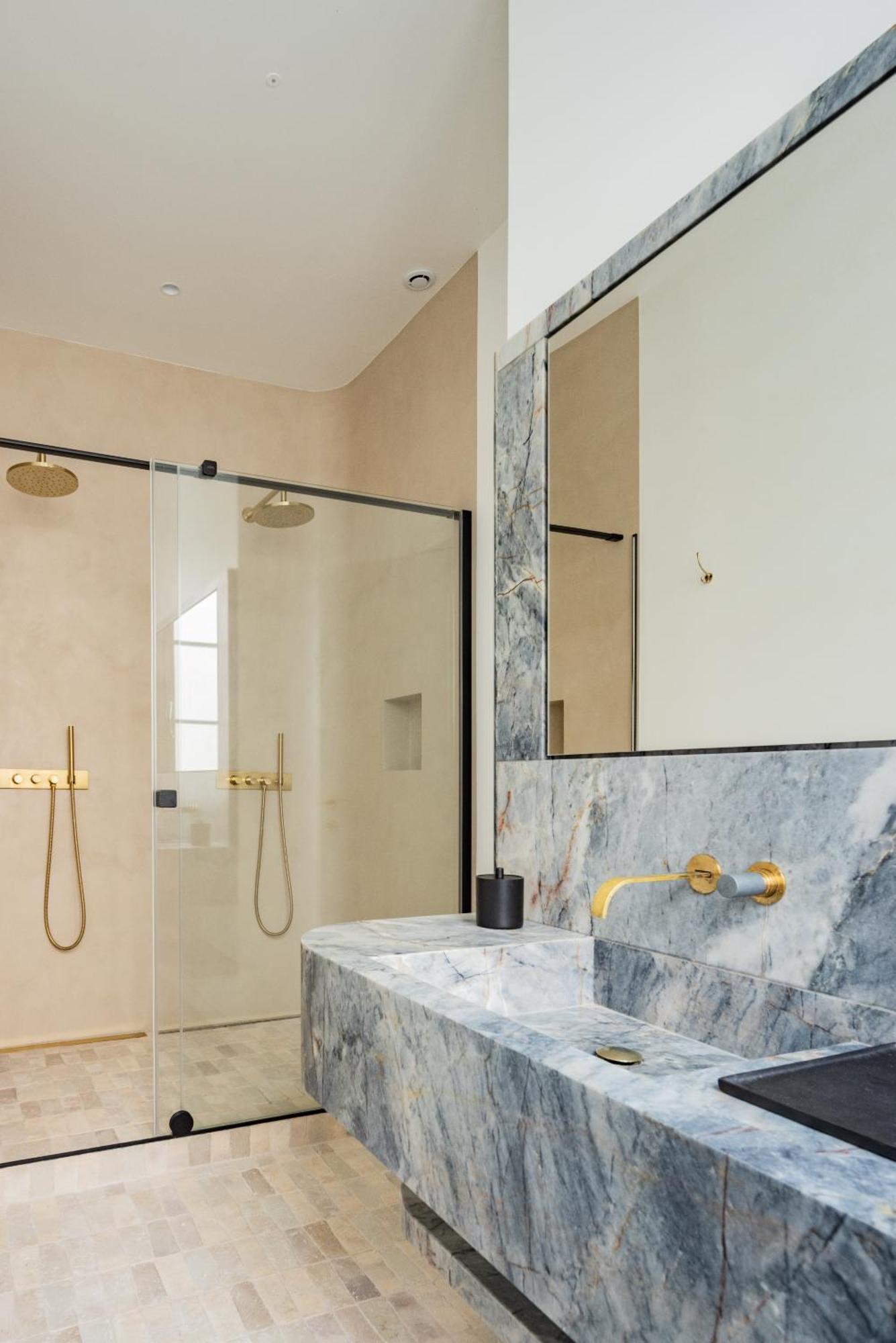 1.75 La Source Paris