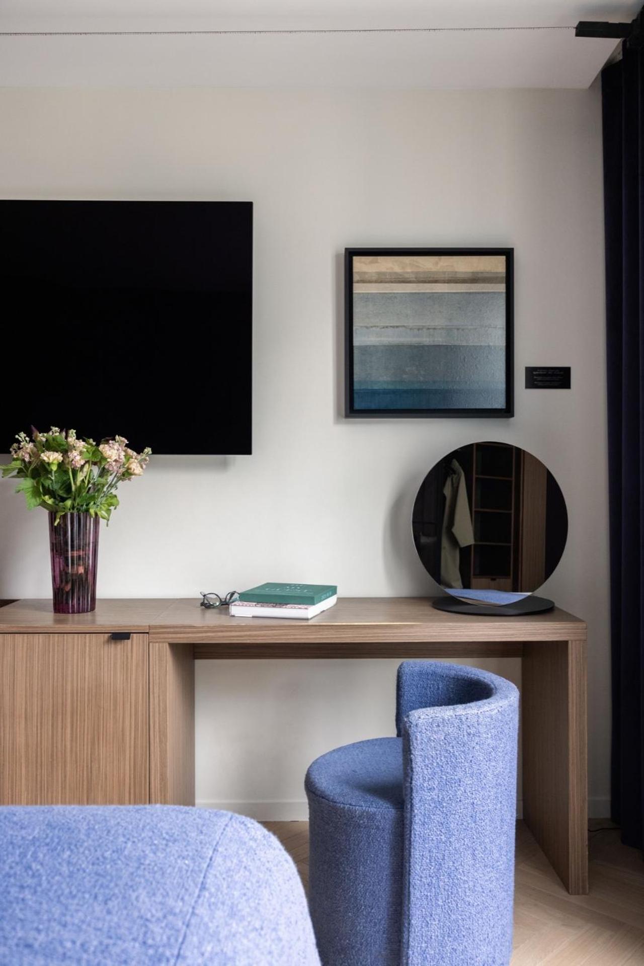 1.75 La Source * Paris