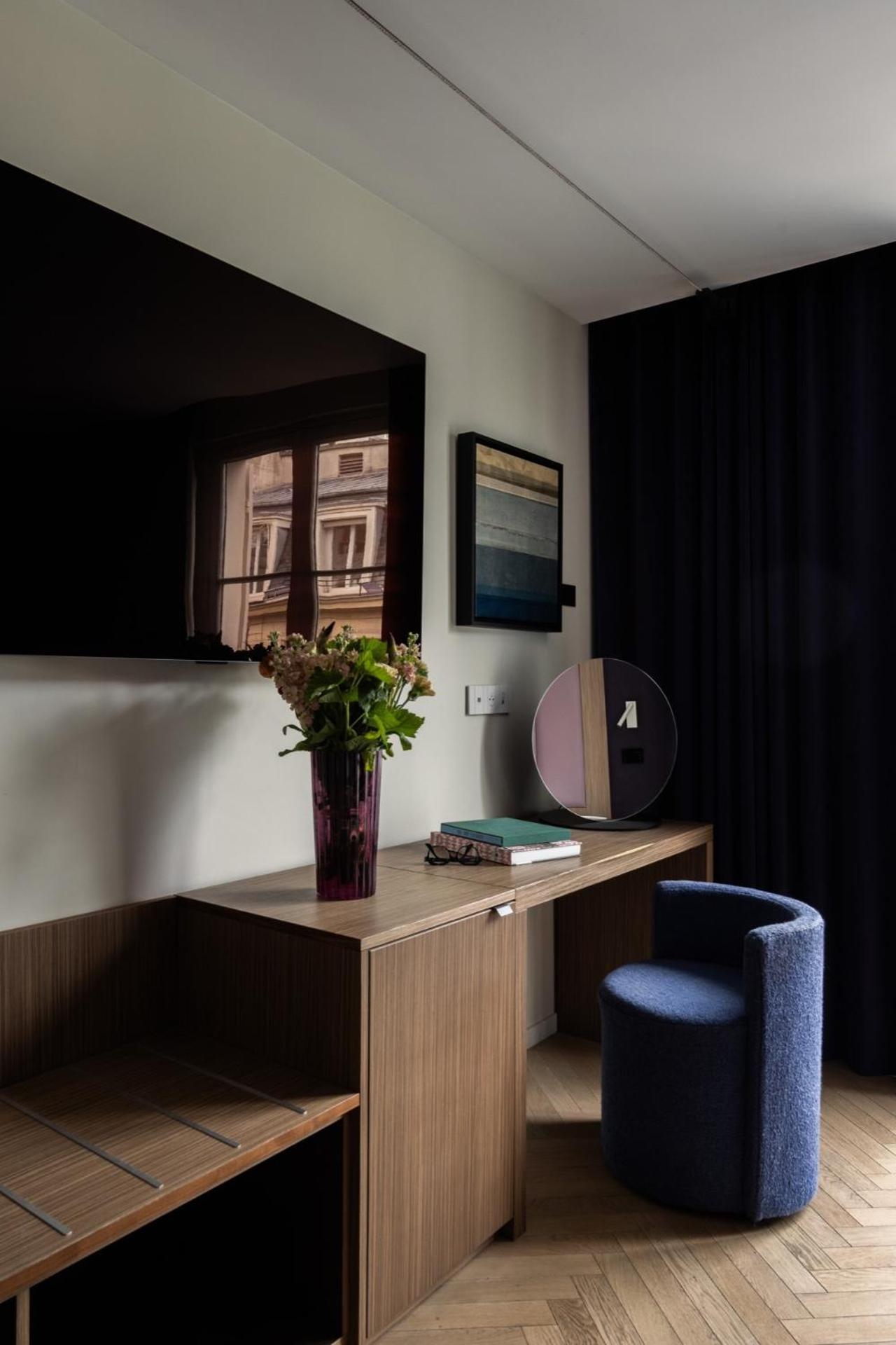 1.75 La Source * Parigi