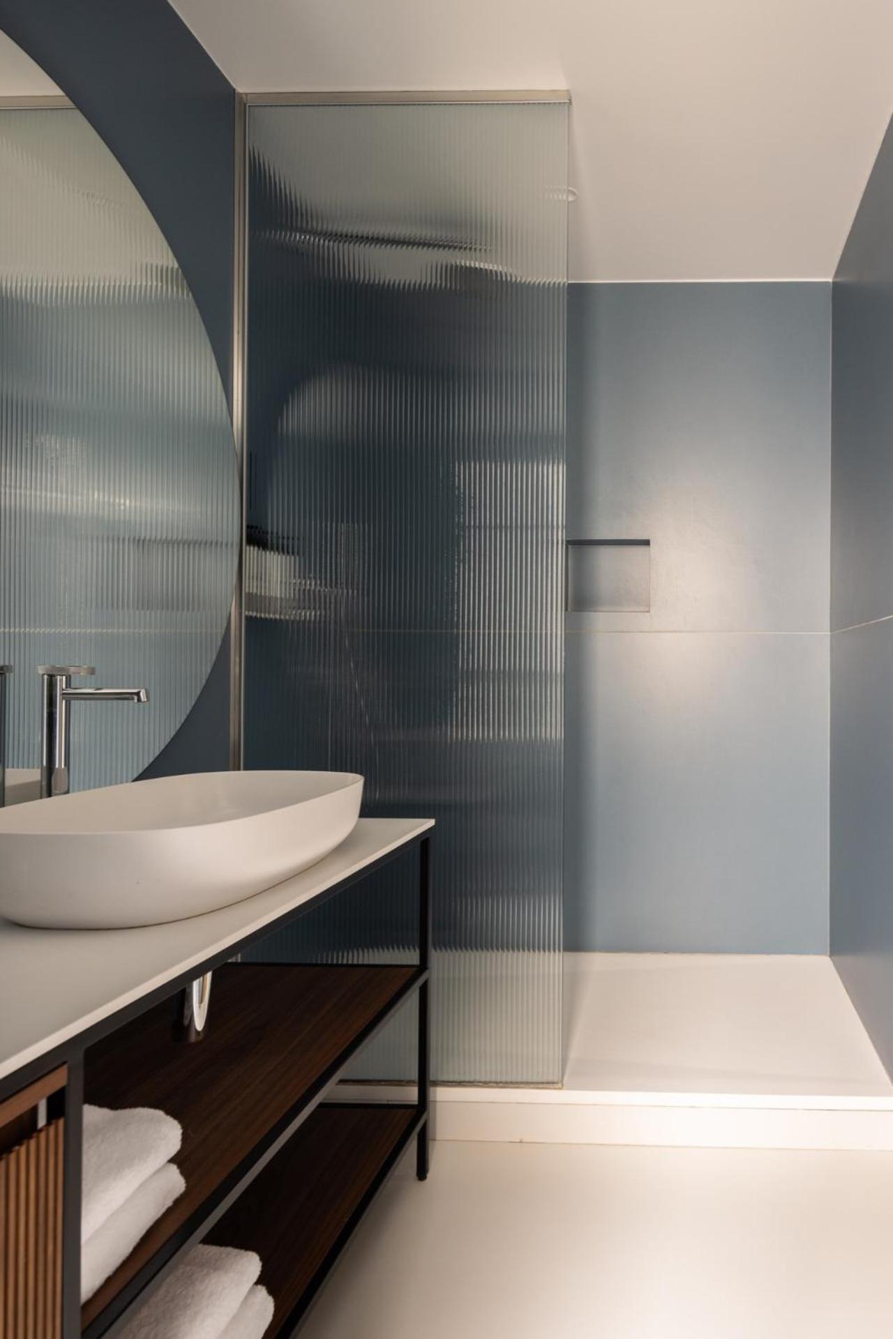 1.75 La Source * Paris