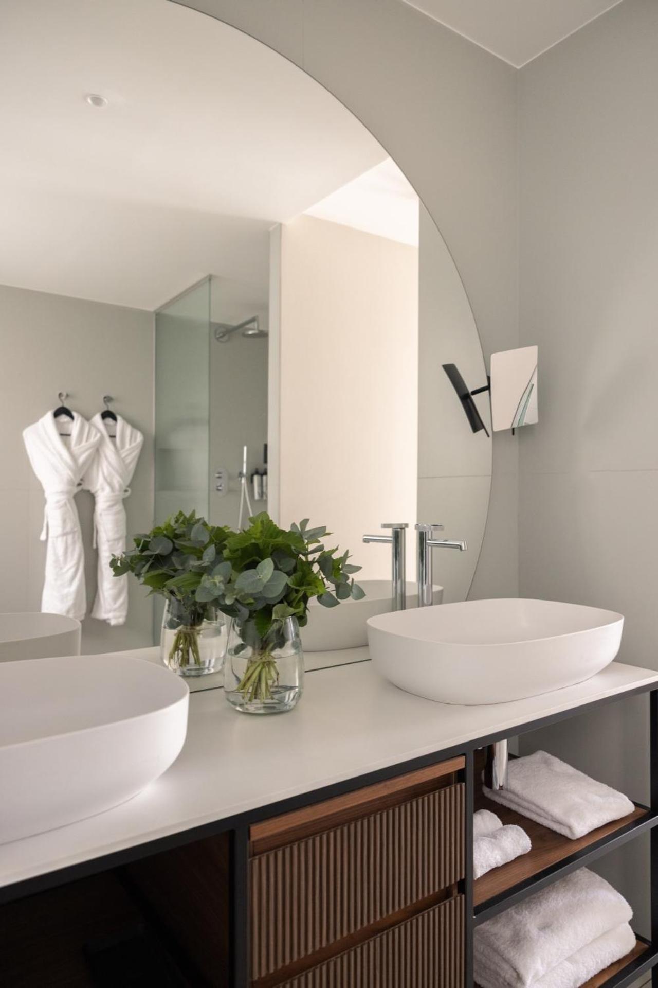 1.75 La Source * Paris