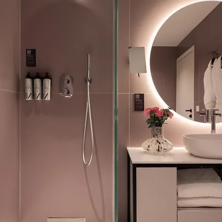 1.75 La Source Apartment *